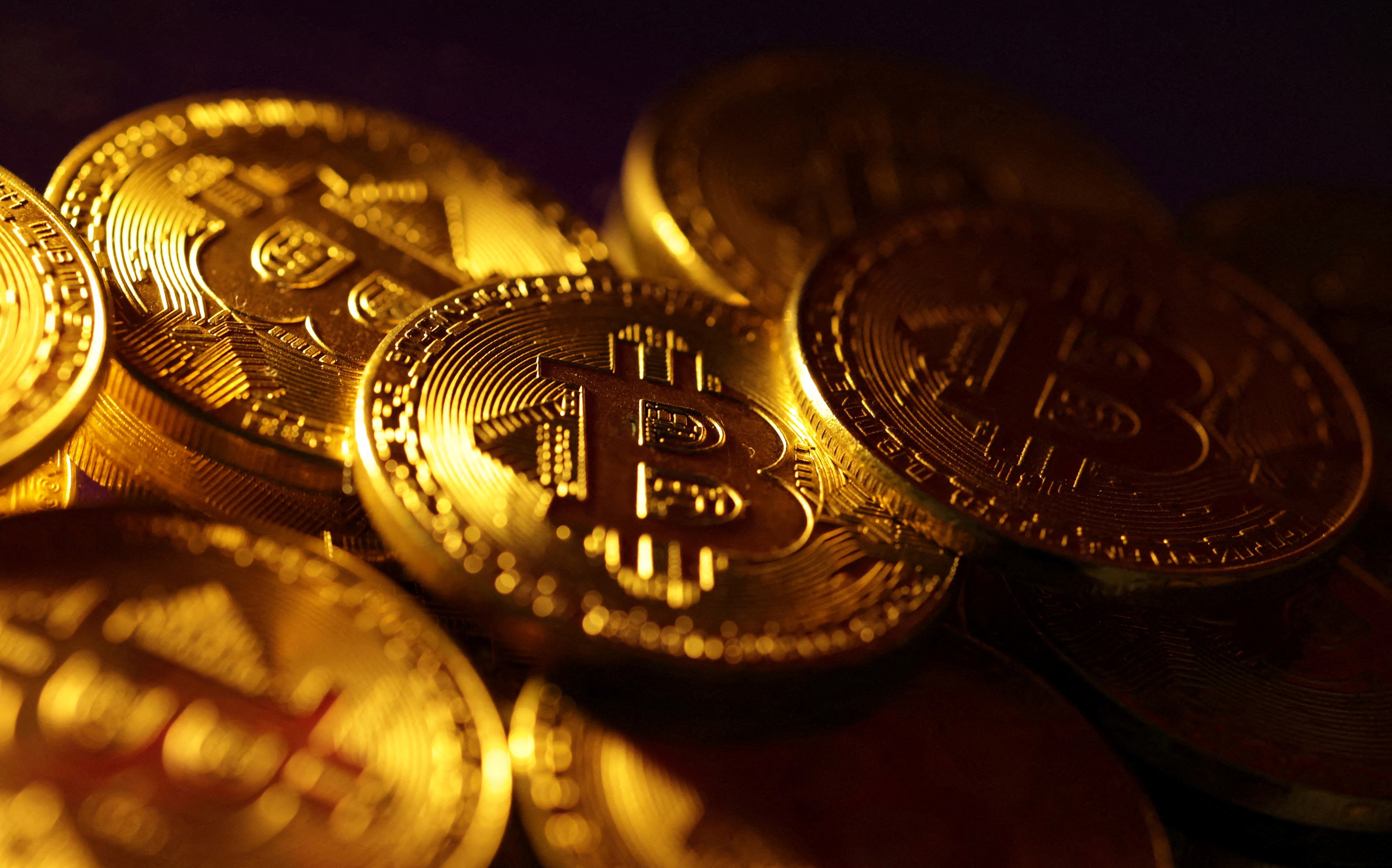 Bitcoin, ETF Yavaşlaması ve Makro Baskılarla 60.000 Doların Altını Test Ediyor